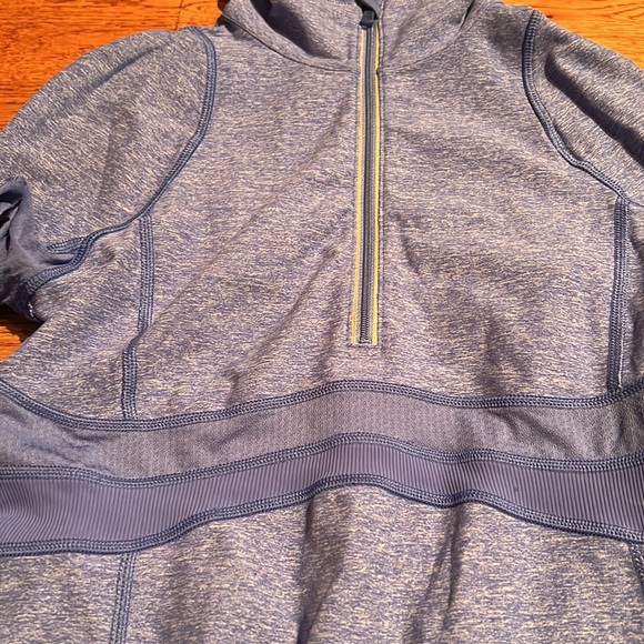 Lululemon half zip running top - Picture 4 of 7